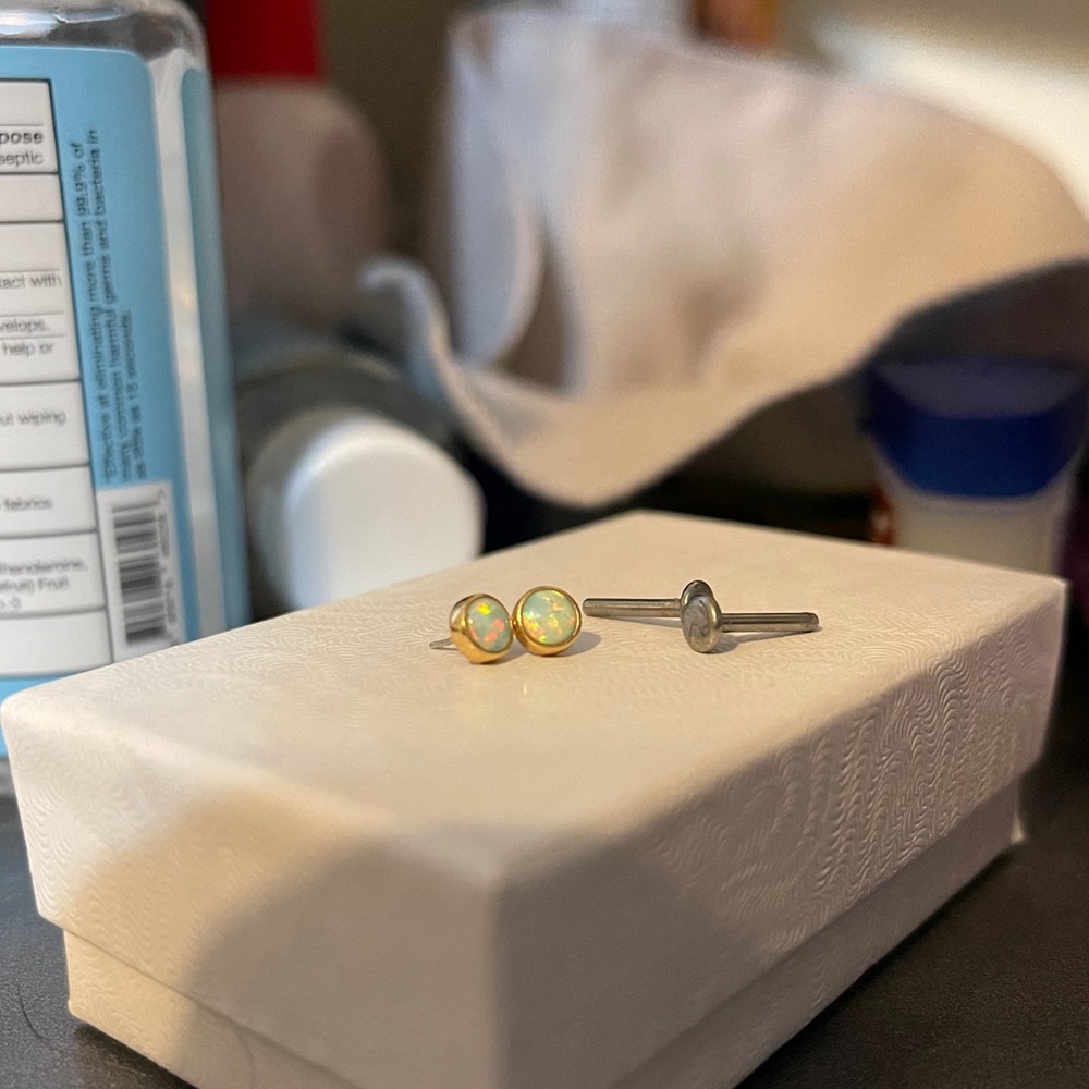 Anatometal 4mm opal threadless earrings